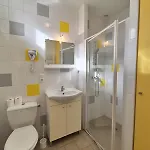 F3 House With Garden In