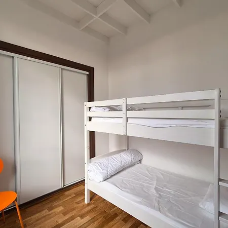 F3 House With Garden In Сasa de vacaciones