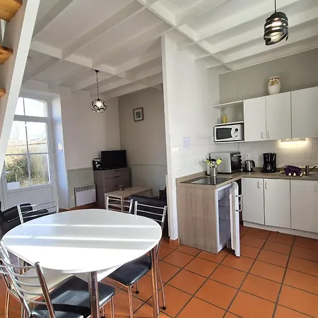 F3 House With Garden In Grosbreuil