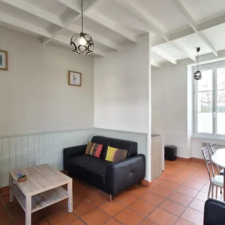 F3 House With Garden In *